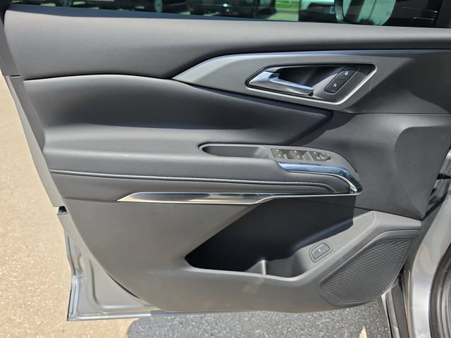 Used 2026 Chevrolet Traverse LT w/ Driver Confidence Package FWD image 18