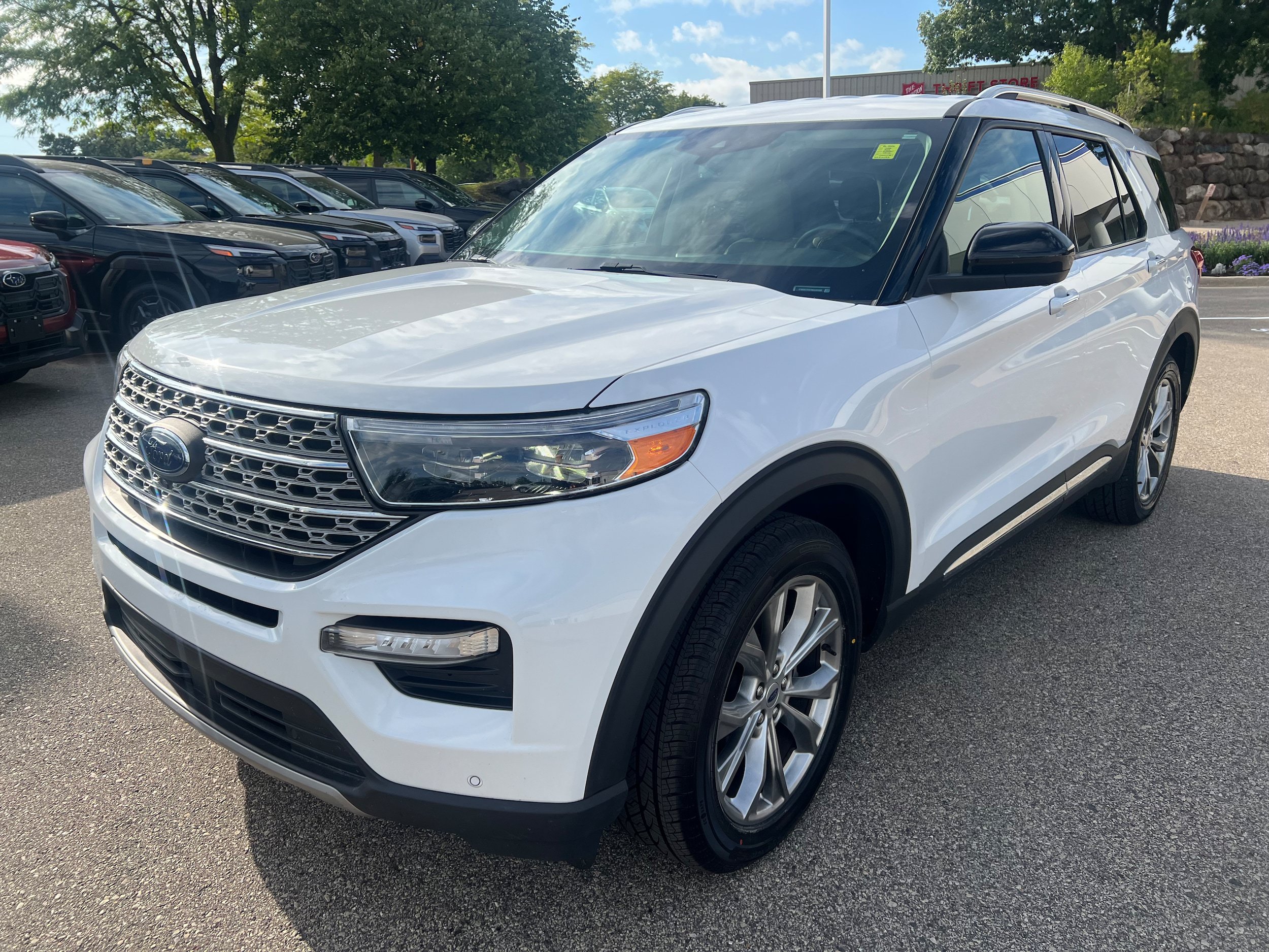 Used 2022 Ford Explorer Limited RWD image 3