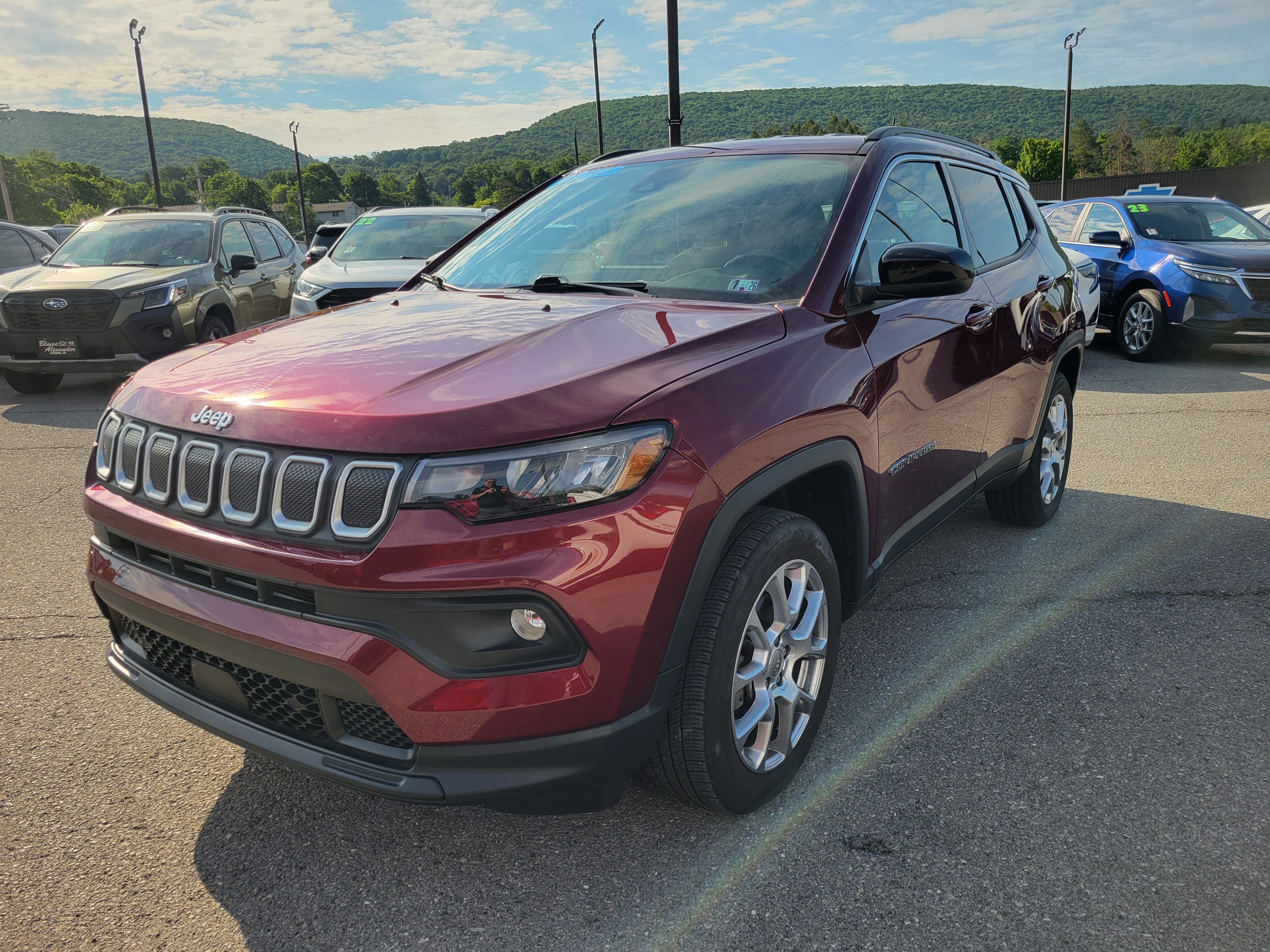 Used 2022 Jeep Compass Latitude AWD/4WD image 5