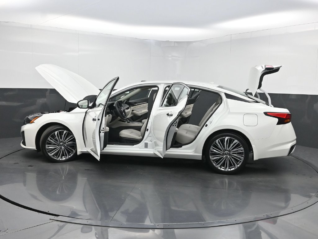 Used 2024 Nissan Altima 2.5 SL FWD image 37