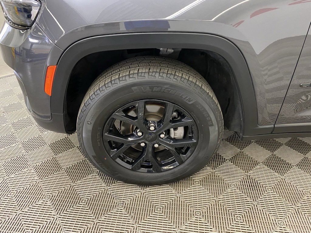 Used 2024 Jeep Grand Cherokee Altitude image 6