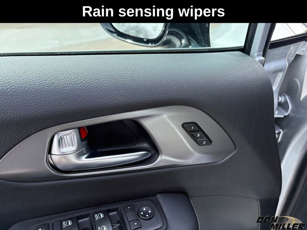 New 2026 Chrysler Pacifica Select image 12