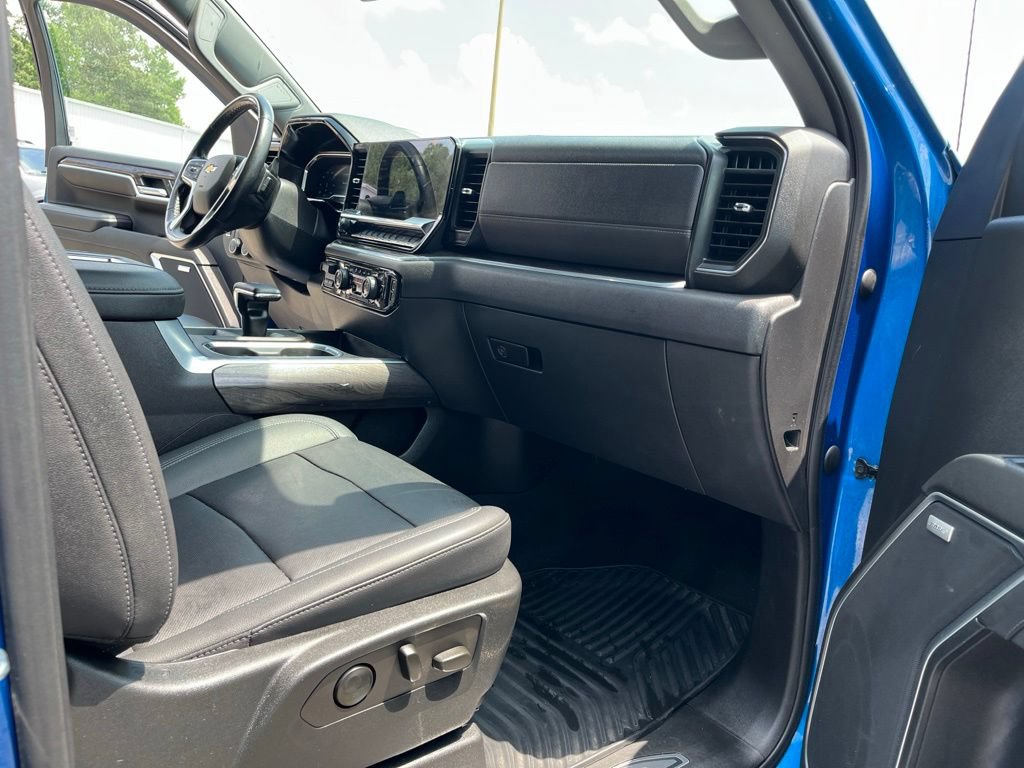 Used 2022 Chevrolet Silverado 1500 LTZ w/ LTZ Convenience Package II AWD/4WD image 35