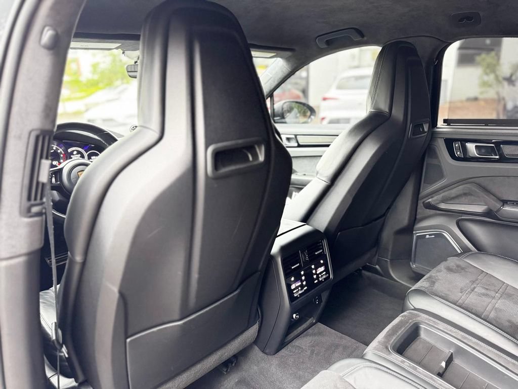 Used 2023 Porsche Cayenne Turbo GT AWD/4WD image 21