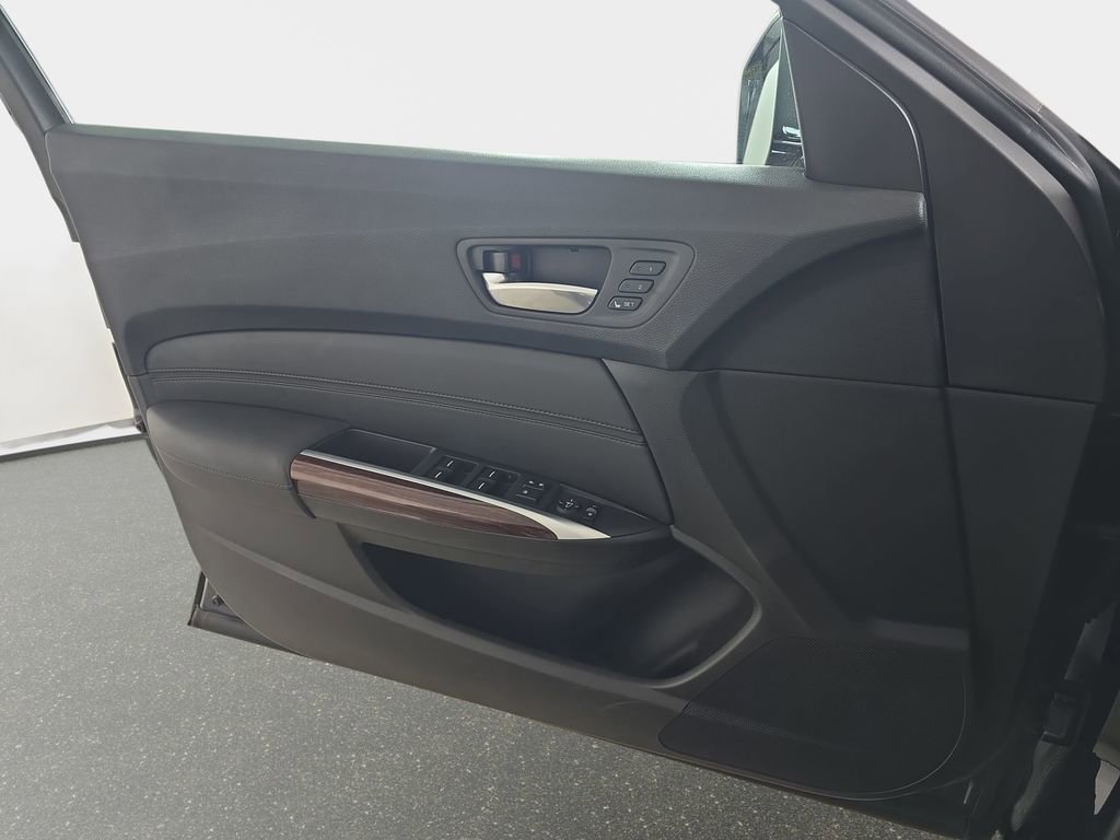 Used 2017 Acura TLX image 28