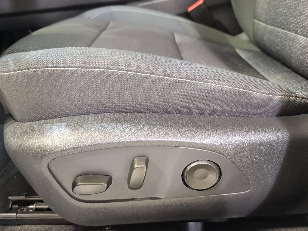 Used 2026 Chevrolet Traverse LT FWD image 16
