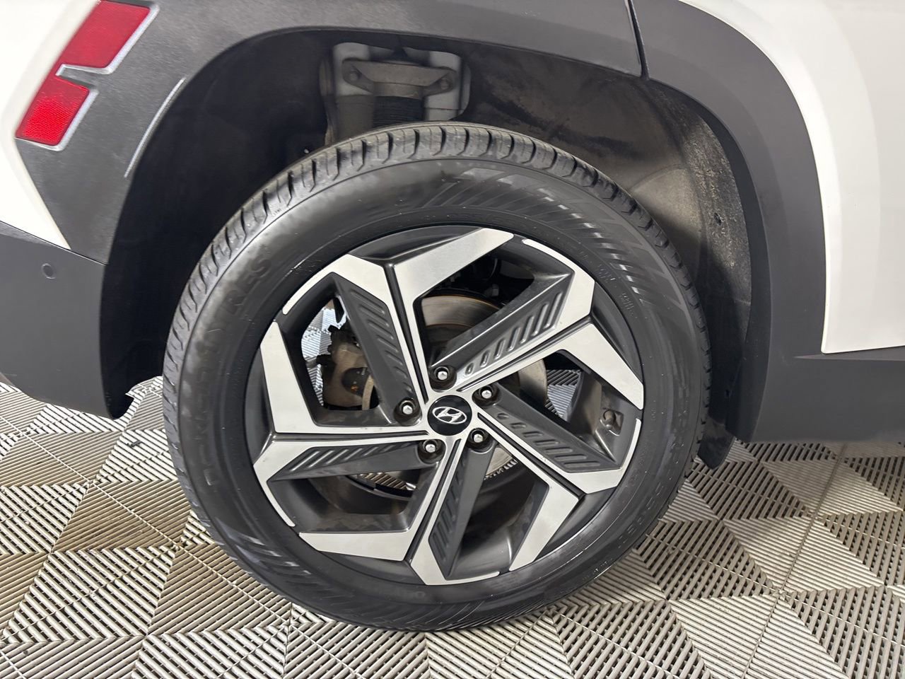 Used 2023 Hyundai Tucson Limited AWD/4WD image 33