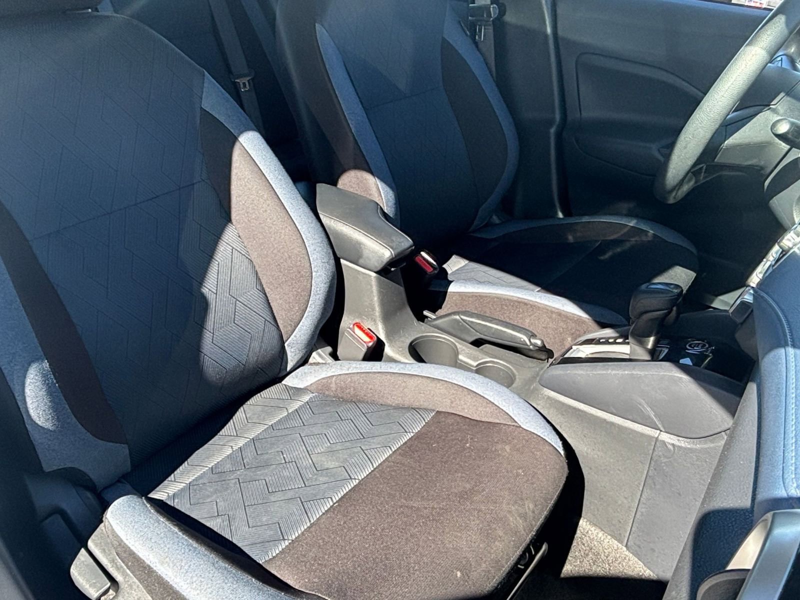 Used 2025 Nissan Versa SV image 34