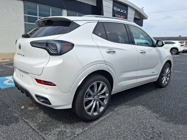 Used 2025 Buick Encore GX Avenir w/ Avenir Technology Package FWD image 6