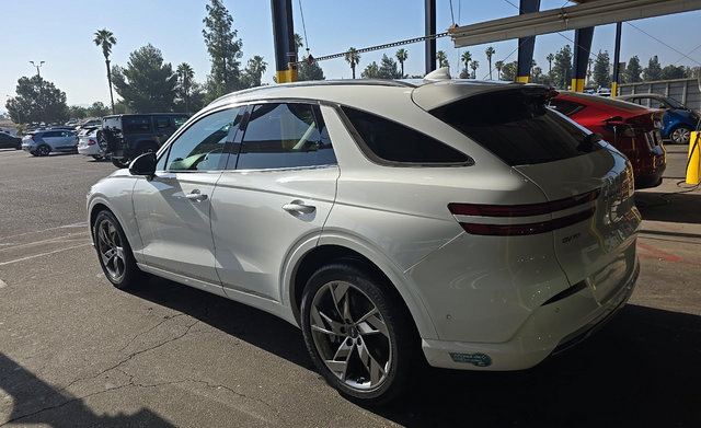Used 2025 Genesis Electrified GV70 AWD/4WD image 4