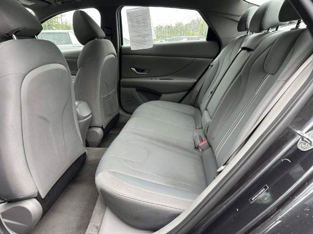 Used 2021 Hyundai Elantra SEL w/ Convenience + Premium Package FWD image 17