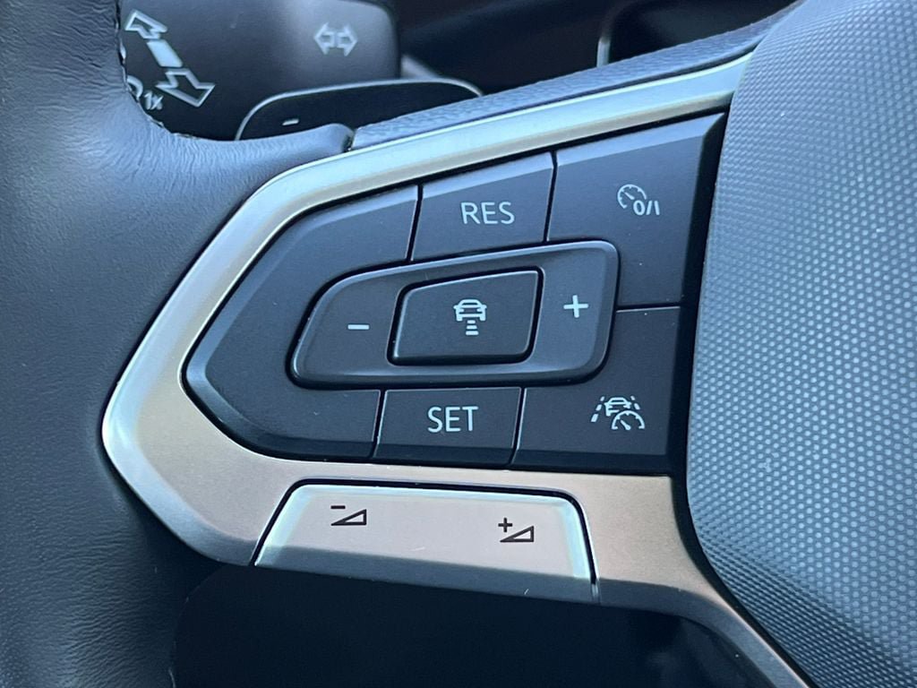 Used 2025 Volkswagen Atlas SEL Premium R-Line AWD/4WD image 25