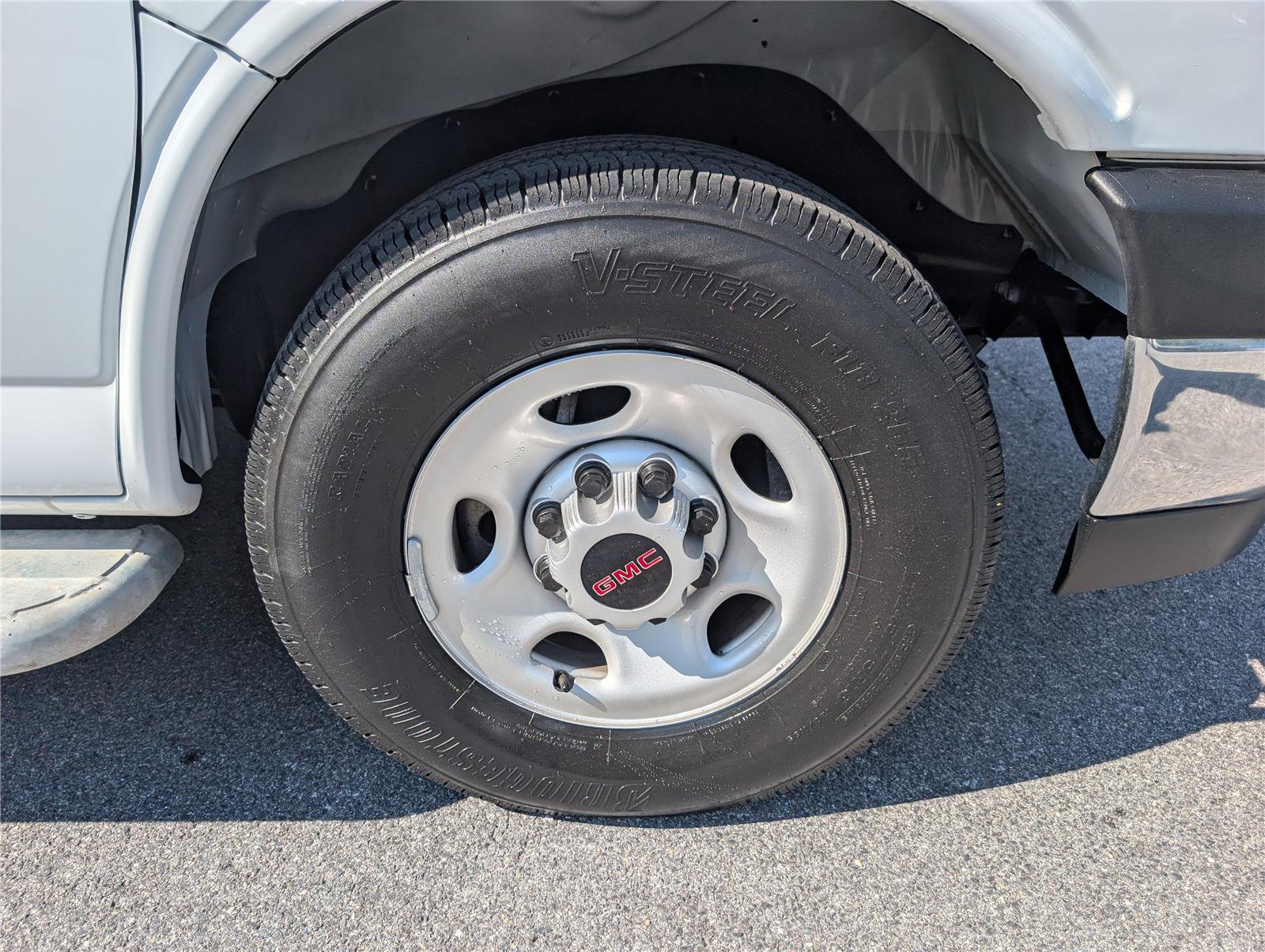 Used 2024 GMC Savana 2500 w/ Driver Convenience Package RWD image 9