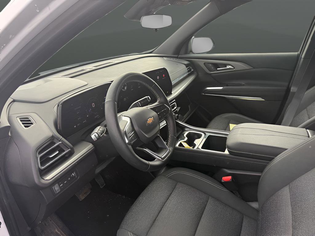 Used 2025 Chevrolet Traverse LT w/ Sun and Wheel Package image 10
