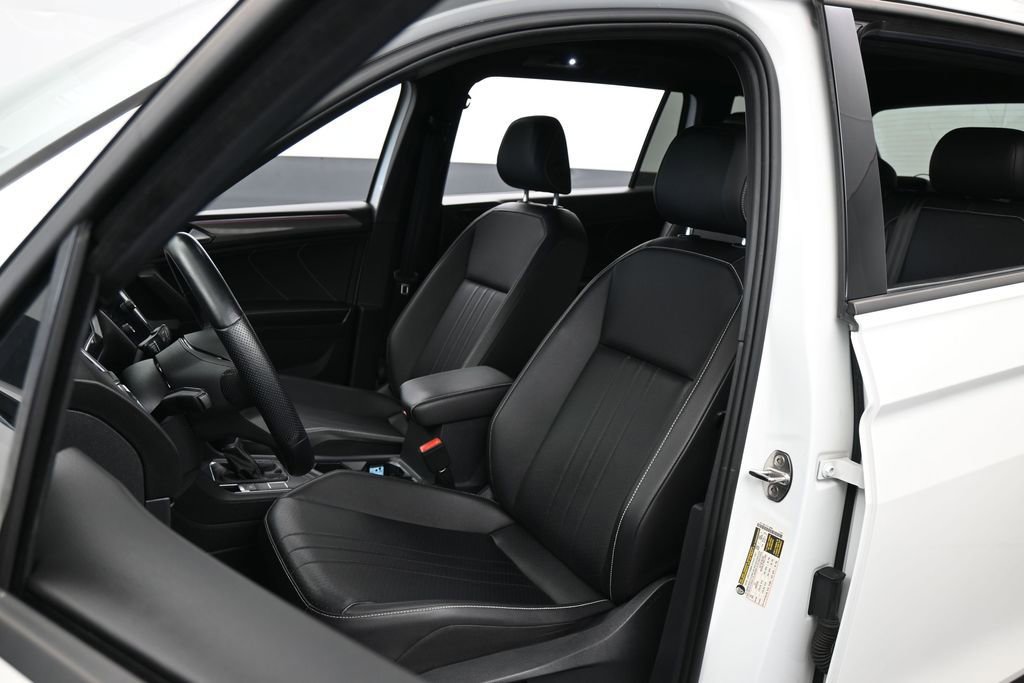 Used 2022 Volkswagen Tiguan SE R-Line image 10