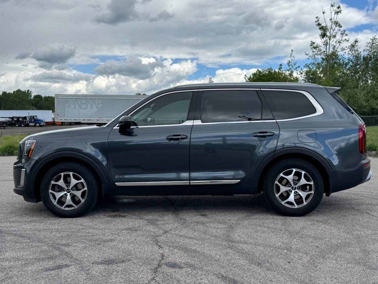Used 2020 Kia Telluride EX w/ Towing Package FWD image 2