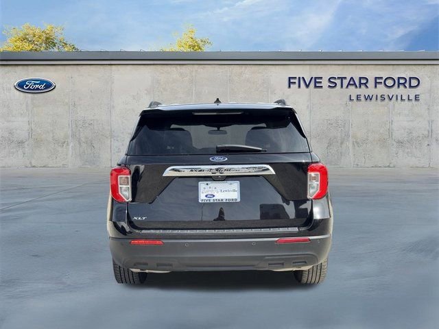 Used 2024 Ford Explorer XLT image 4