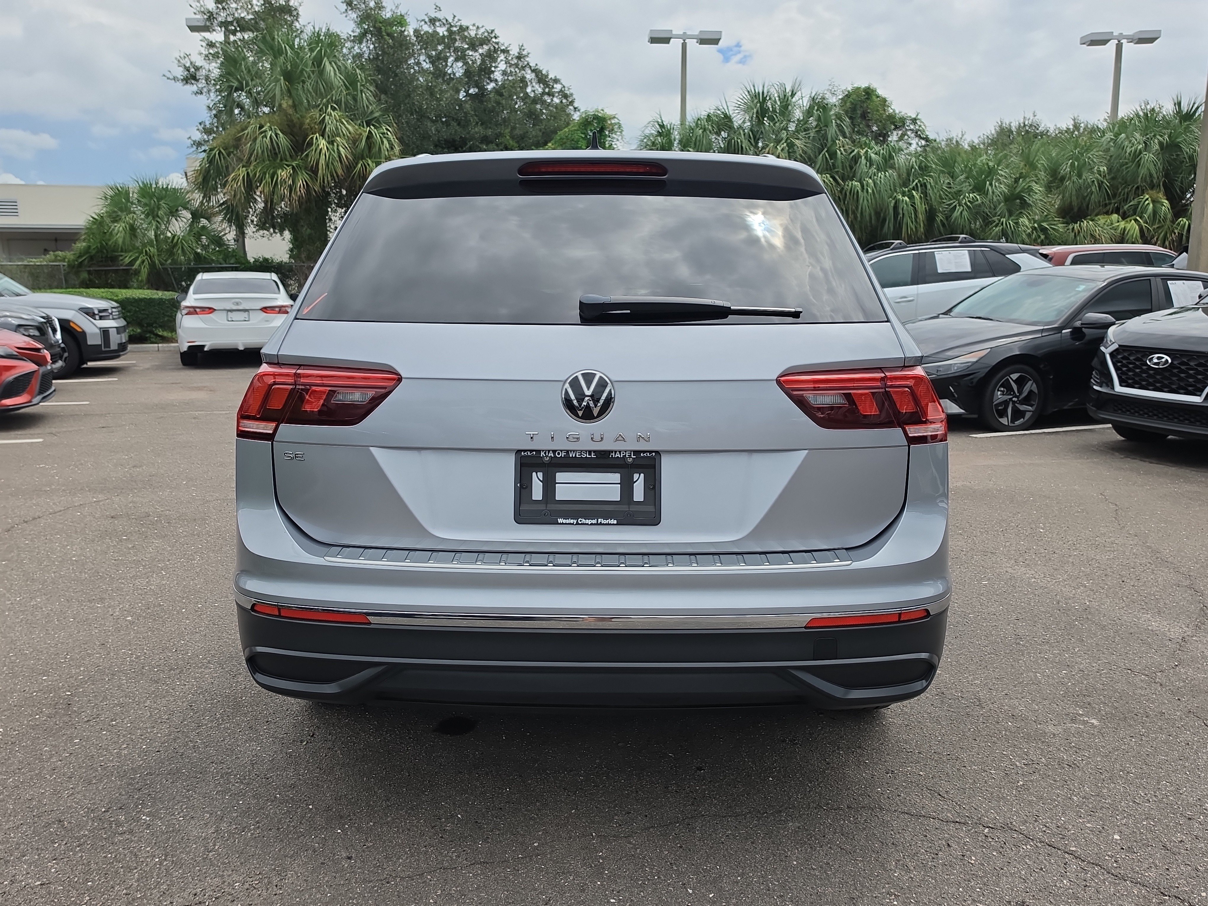 Used 2024 Volkswagen Tiguan SE FWD image 7