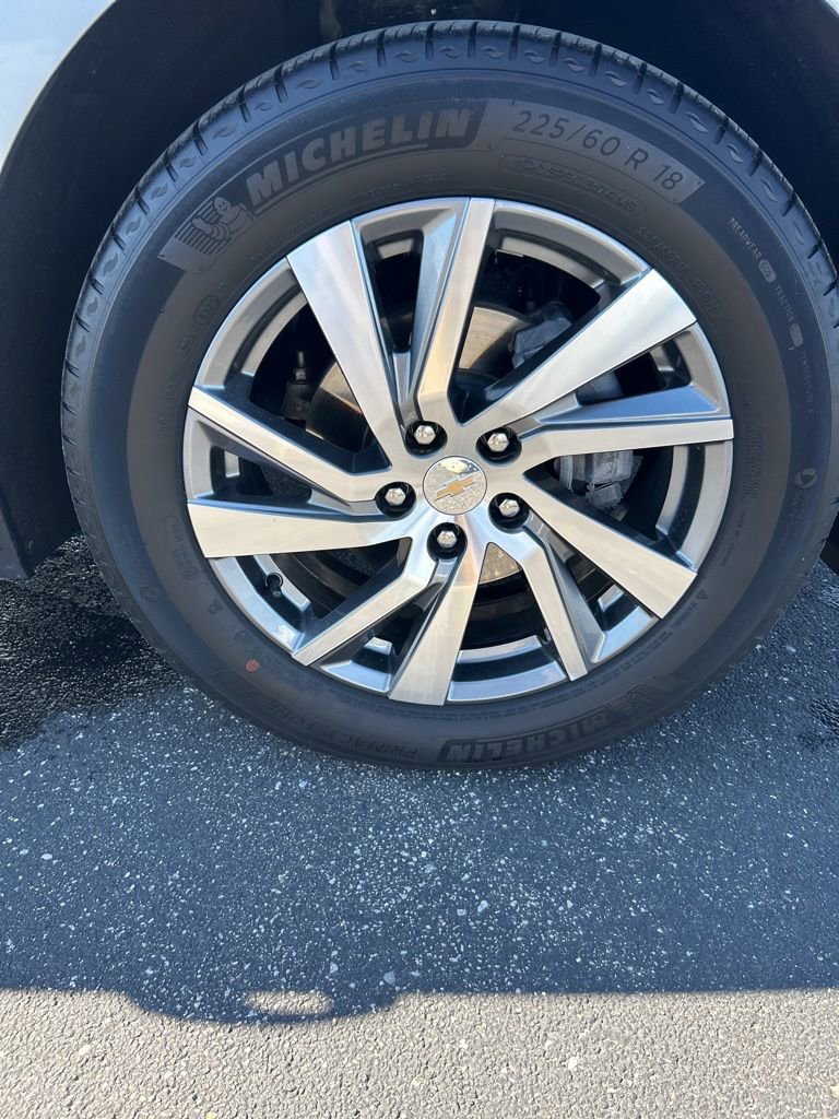 Used 2023 Chevrolet Equinox Premier image 16