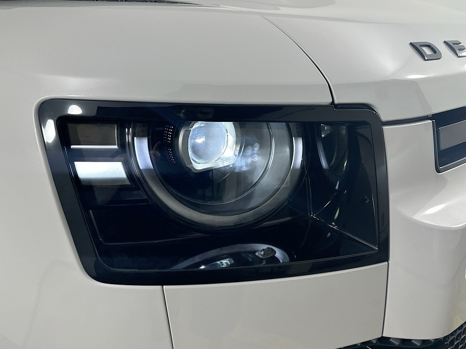 New 2026 Land Rover Defender 130 X-Dynamic SE AWD/4WD image 10