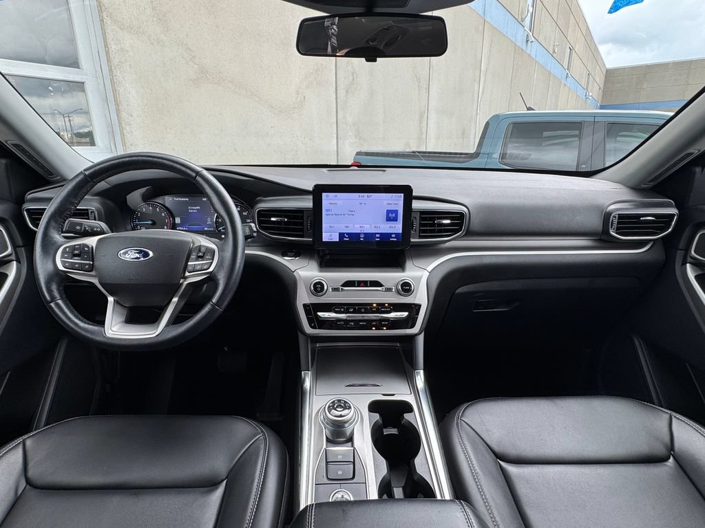 Used 2022 Ford Explorer XLT w/ Equipment Group 202A AWD/4WD image 2