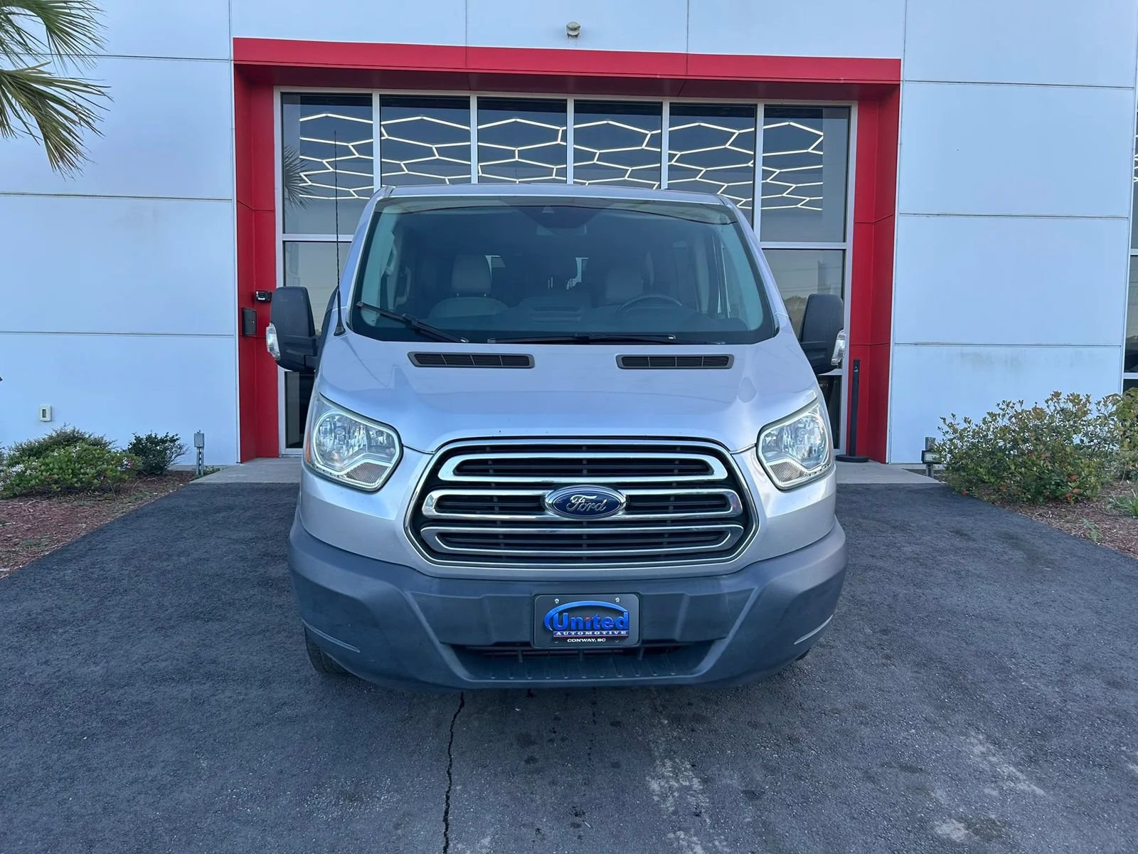 Used 2015 Ford Transit 150 XLT RWD image 2