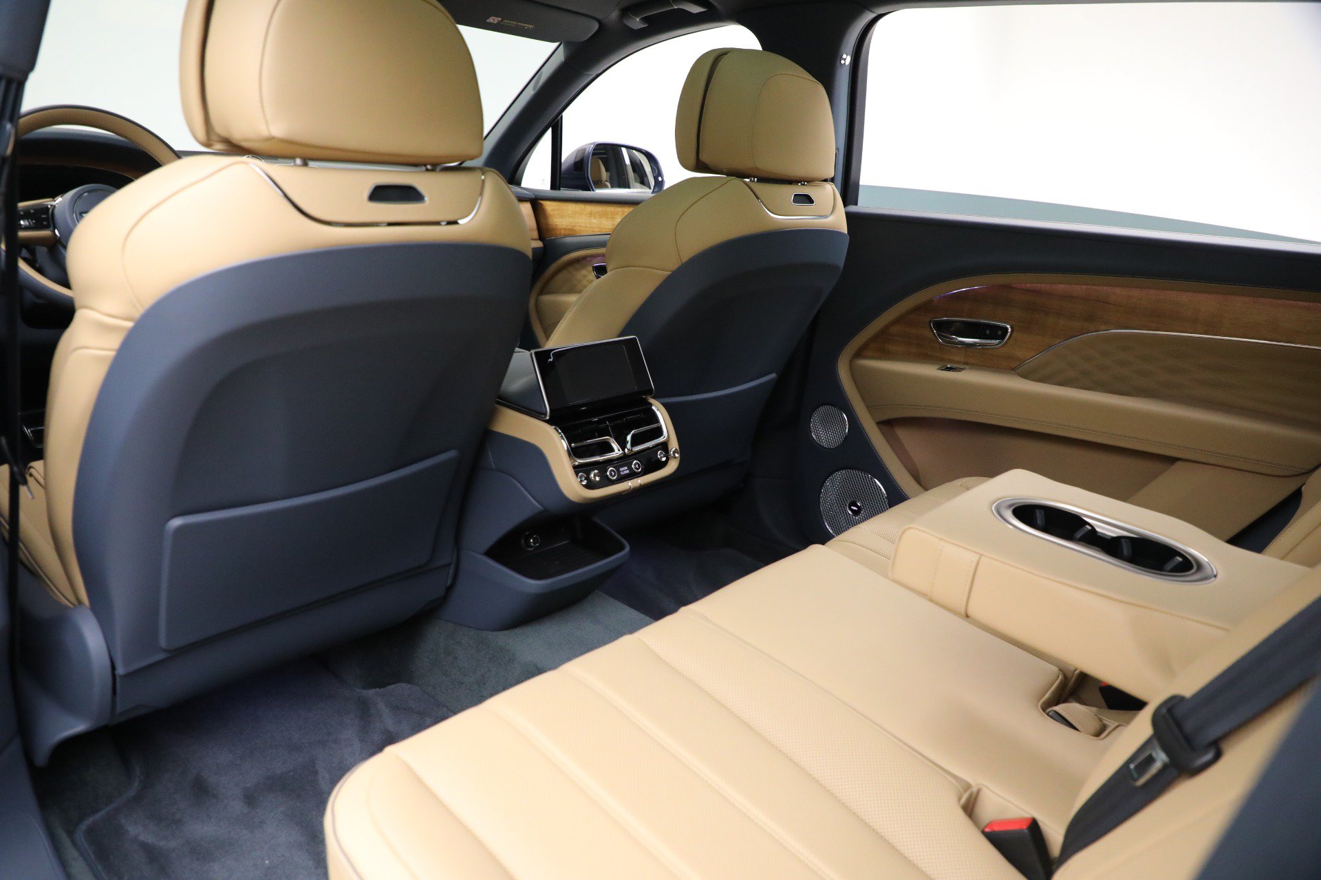 Certified 2025 Bentley Bentayga Extended Wheelbase AWD/4WD image 21