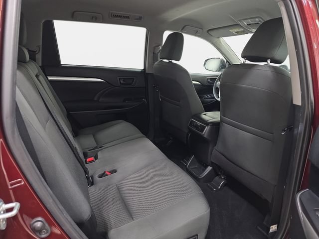 Used 2019 Toyota Highlander LE AWD/4WD image 12