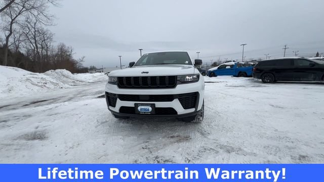 Used 2026 Jeep Grand Cherokee Altitude AWD/4WD image 3