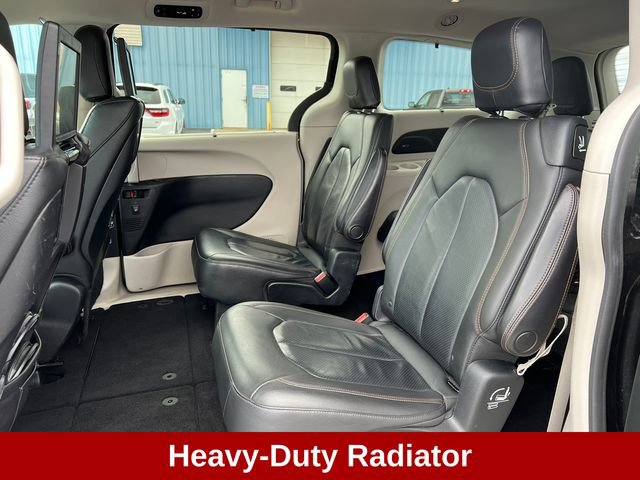 Used 2018 Chrysler Pacifica Touring-L Plus image 4