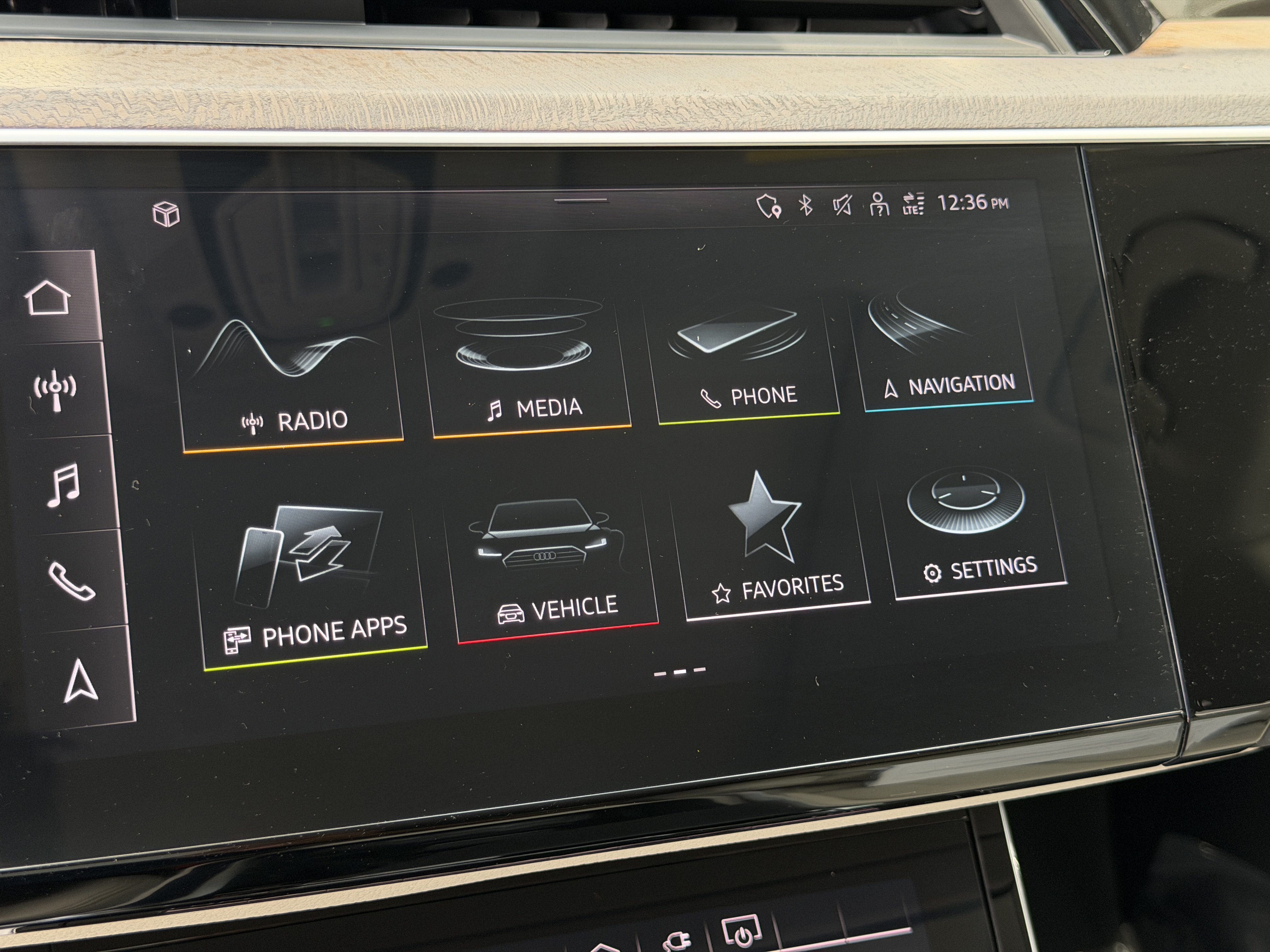 Certified 2024 Audi Q8 e-tron Premium Plus w/ Premium Plus Package AWD/4WD image 29