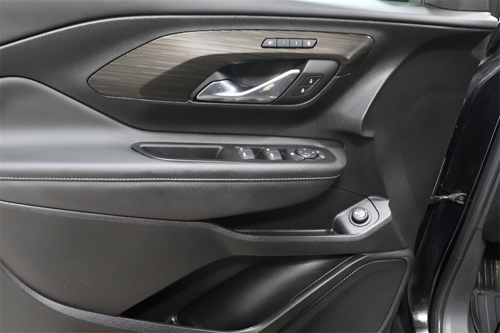 Used 2022 GMC Terrain SLT w/ Tech Package image 22