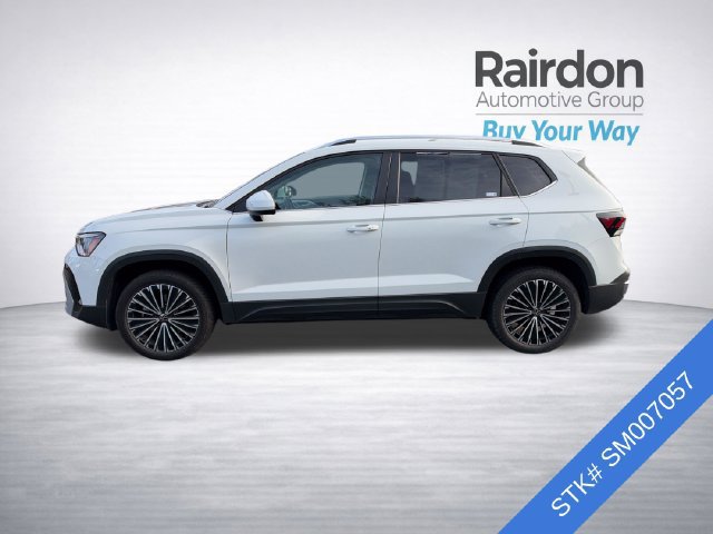 Used 2025 Volkswagen Taos SE FWD image 4