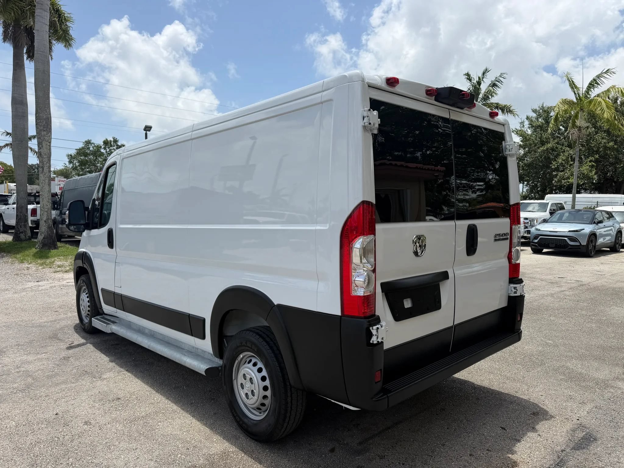 Used 2025 RAM ProMaster 2500 w/ U-Haul Equipment Group FWD image 3