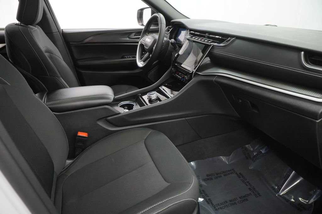 Certified 2024 Jeep Grand Cherokee Laredo X image 48
