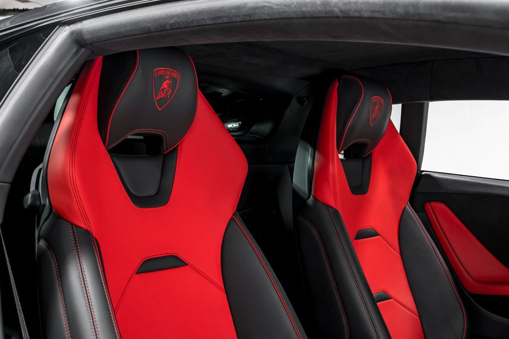 Used 2021 Lamborghini Huracan EVO RWD image 35