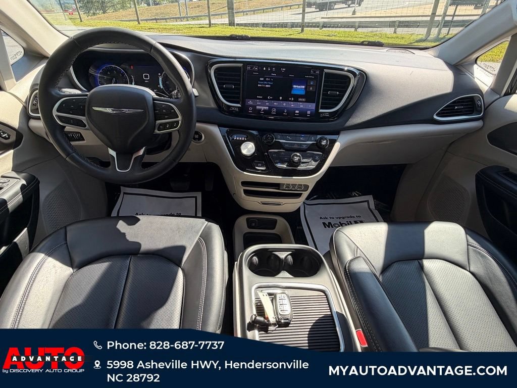 Used 2023 Chrysler Pacifica Touring-L FWD image 7