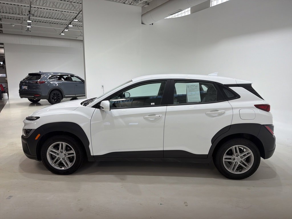 Used 2022 Hyundai Kona SE image 4