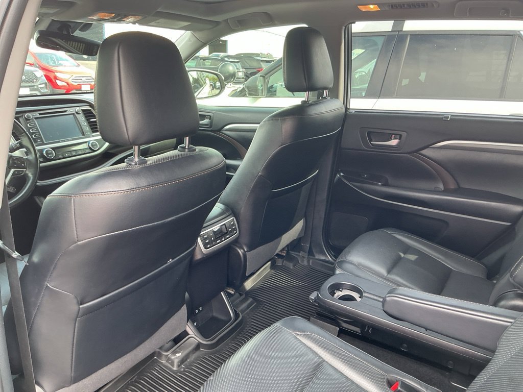 Used 2019 Toyota Highlander Limited Platinum AWD/4WD image 17