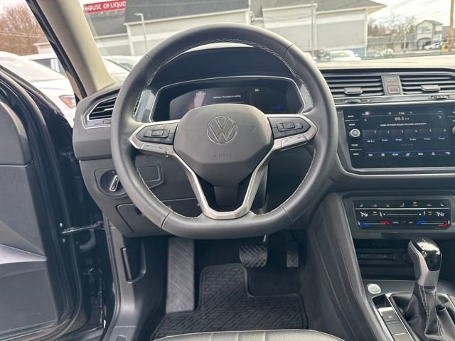 Certified 2024 Volkswagen Tiguan SE w/ Panoramic Sunroof Package image 17