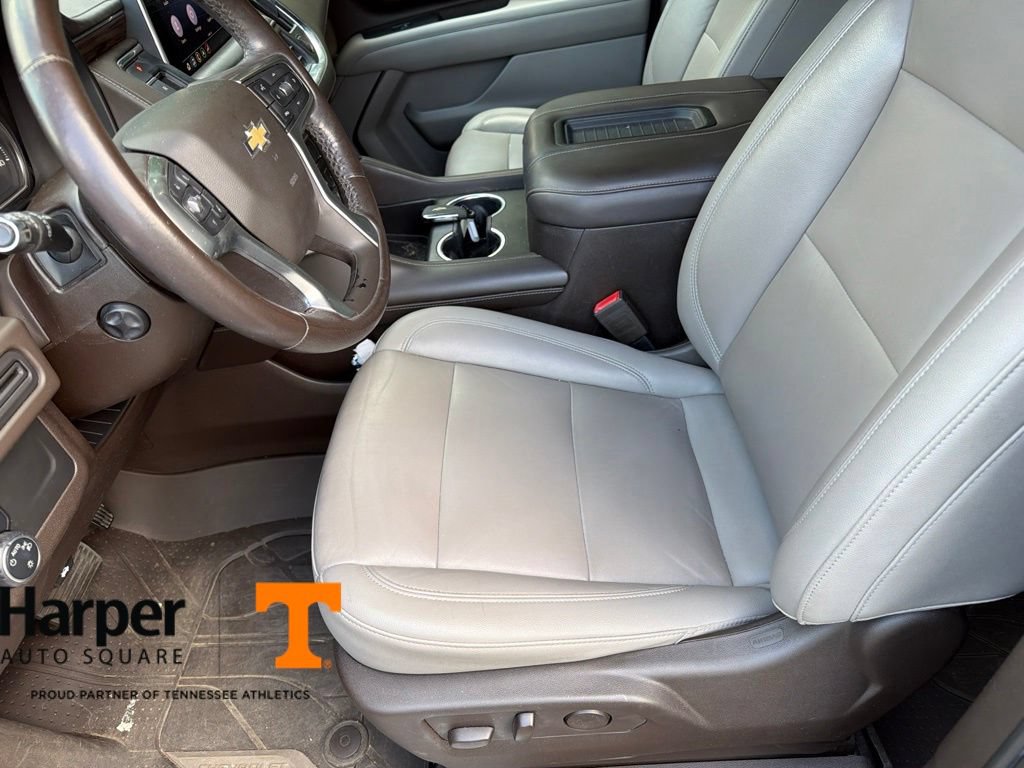 Used 2021 Chevrolet Suburban LT w/ LT Signature Plus Package AWD/4WD image 13