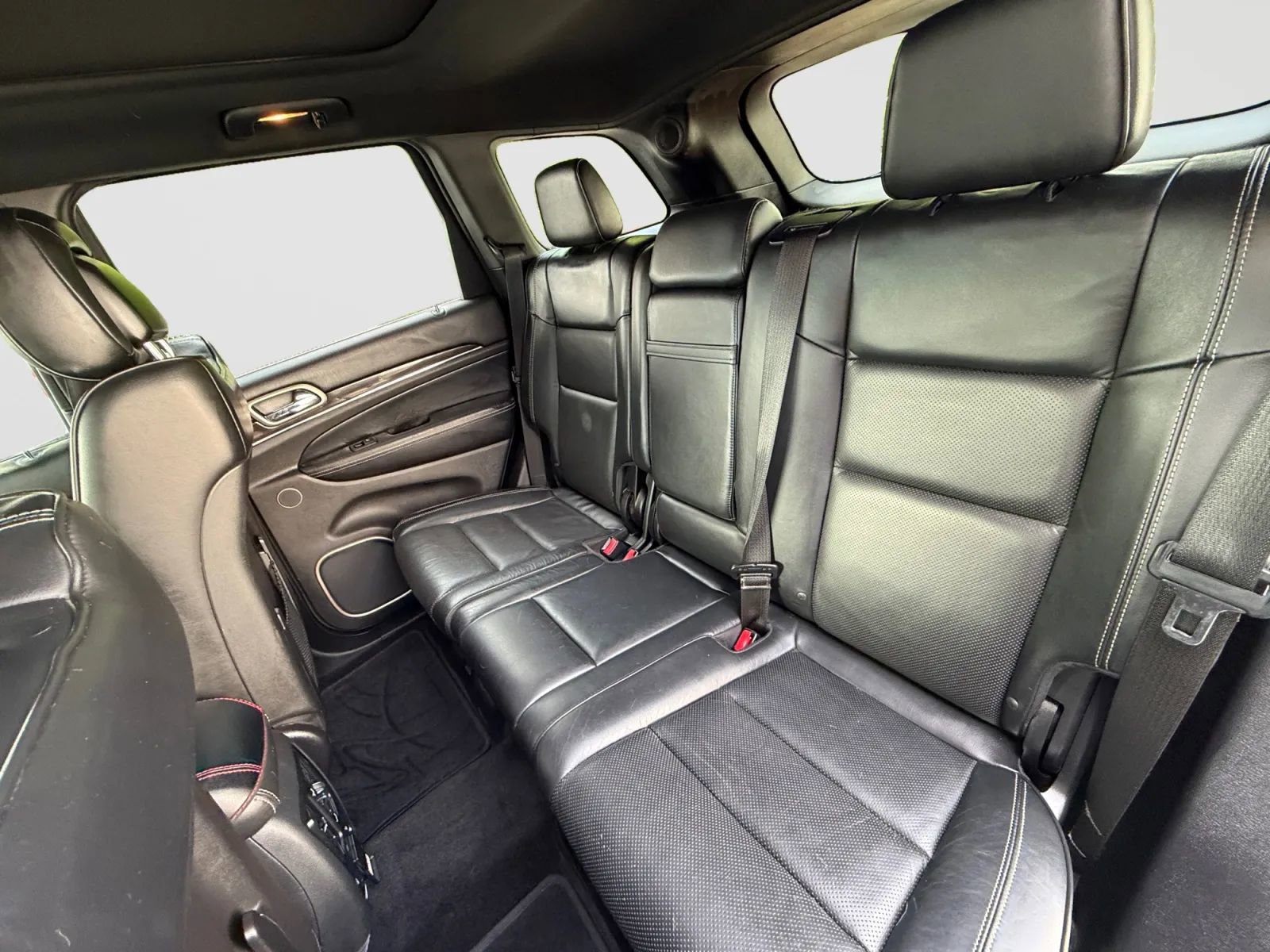 Used 2015 Jeep Grand Cherokee Overland AWD/4WD image 15
