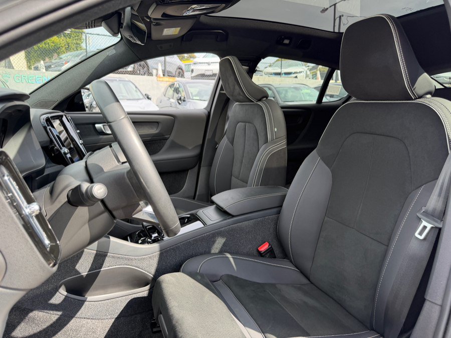 Used 2023 Volvo C40 P8 Recharge Plus w/ Protection Package Premier AWD/4WD image 17