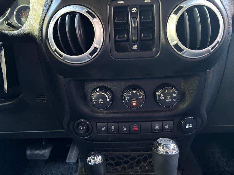 Used 2014 Jeep Wrangler Unlimited Sahara w/ Connectivity Group AWD/4WD image 26