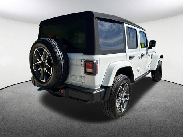 Used 2024 Jeep Wrangler Unlimited w/ Convenience Group AWD/4WD image 14