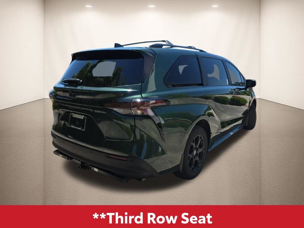 Used 2025 Toyota Sienna XLE Woodland Edition image 4