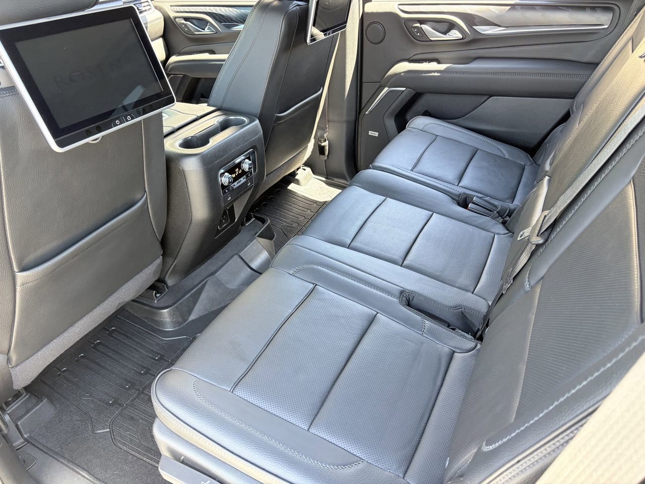 Used 2022 GMC Yukon Denali AWD/4WD image 16