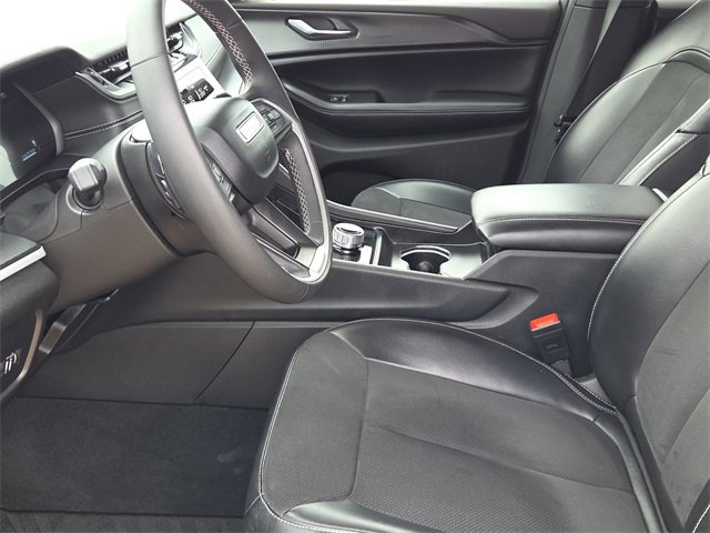 Used 2024 Jeep Grand Cherokee Altitude image 17