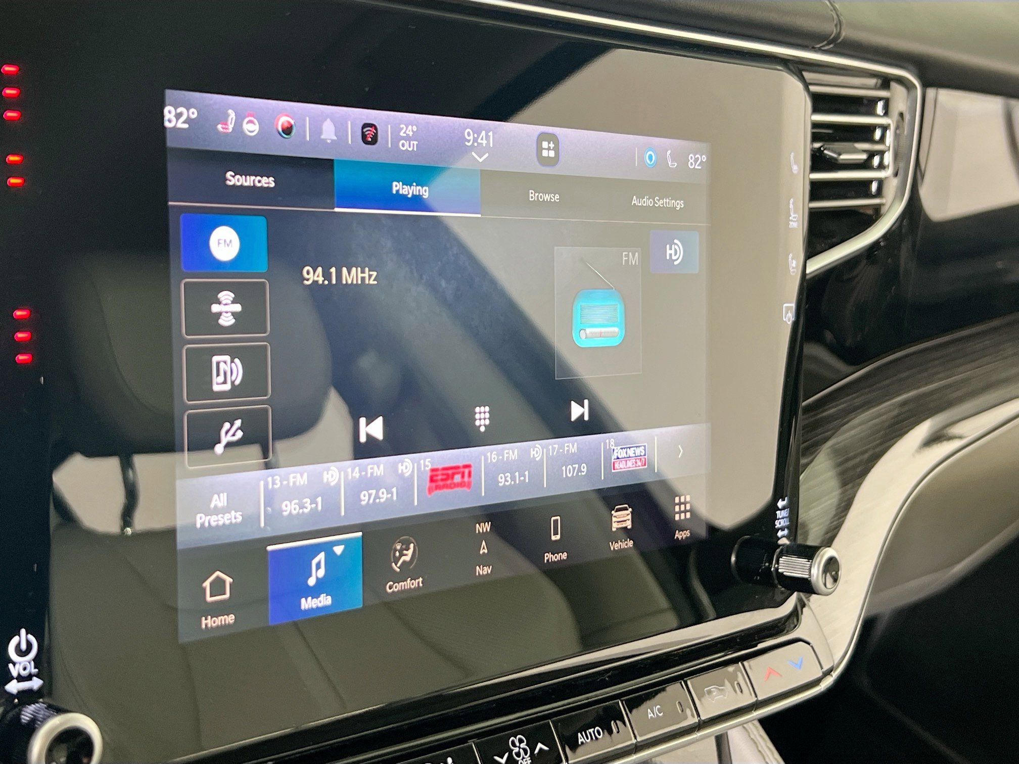 Used 2022 Jeep Wagoneer Series III w/ Flexible Seating Group image 15