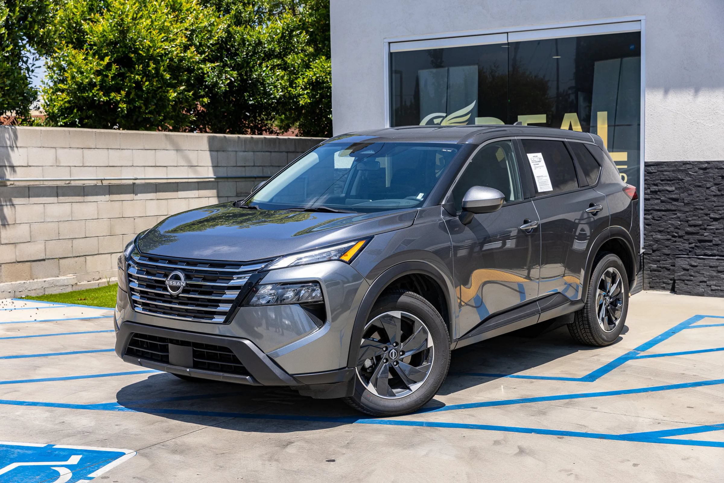 Used 2024 Nissan Rogue SV AWD/4WD image 7